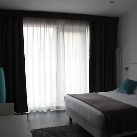 Apartahotel Living 3*