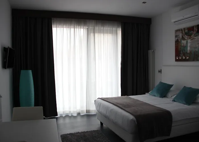 Apartahotel Living 3*
